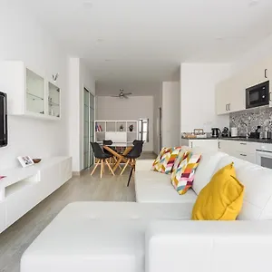 https://charming-loft-2.es-andalucia.com